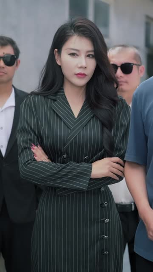 脱掉外卖服后势利女友哭着求原谅（64集）免费短剧全集看