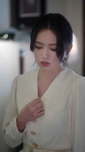 鸢尾盛开时恋她成瘾（20集）第一季