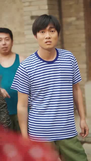 穿到饥荒年,我靠绑定挨骂系统顿顿吃肉(80集) 穿到饥荒年,我靠绑定挨骂系统顿顿吃肉(80集)精彩短剧片段