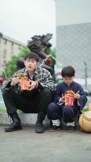 小天师下山,邪祟们颤抖吧(55集) 小天师下山,邪祟们颤抖吧(55集)常回家看看短剧