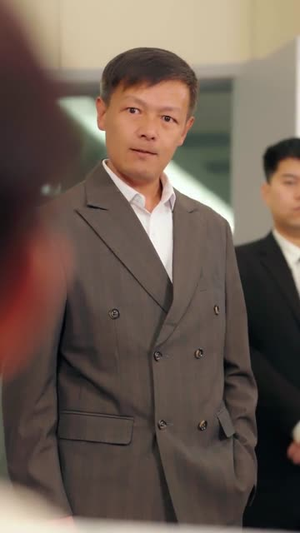 校花求复合,我已是她高攀不起的人(80集) 校花求复合,我已是她高攀不起的人(80集)短剧全集完整