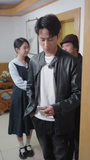 说好的逃亡,你让我当团宠(73集) 说好的逃亡,你让我当团宠(73集)免费短剧看不停