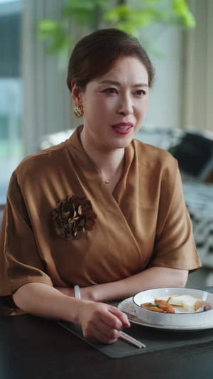 正在搬砖，被宋小姐拉去闪婚了（80集）古装热门短剧