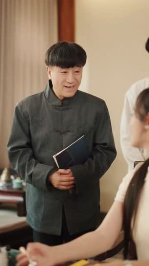 庄园保姆竟是封建丫鬟出身(66 集) 庄园保姆竟是封建丫鬟出身(66 集)免费短剧合集
