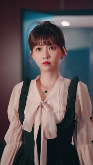 穿越护卫非要认我当主人（60 集）精彩连连免费看