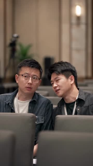 穿成全网黑后妈,靠娃综拿捏全家(70集) 穿成全网黑后妈,靠娃综拿捏全家(70集)热血燃剧